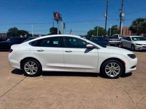 2015 Chrysler 200 Limited FWD photo