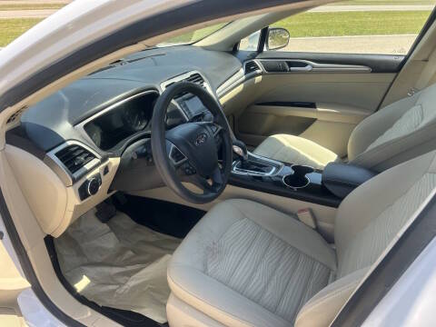 2016 Ford Fusion SE FWD photo