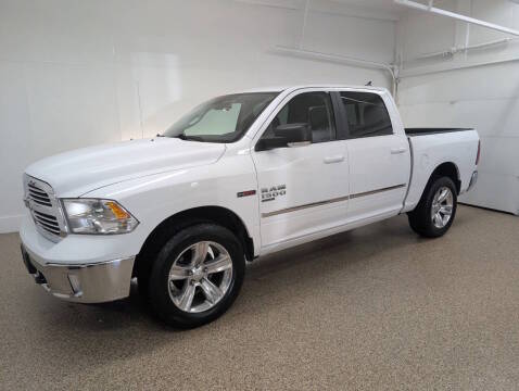 2019 Ram 1500 SLT 4WD photo