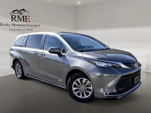 2021 Toyota Sienna XLE AWD photo