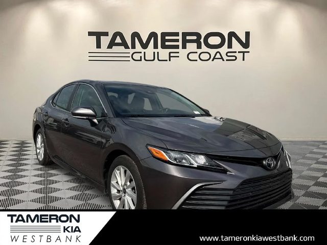 2022 Toyota Camry LE FWD photo