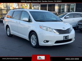 2015 Toyota Sienna XLE FWD photo