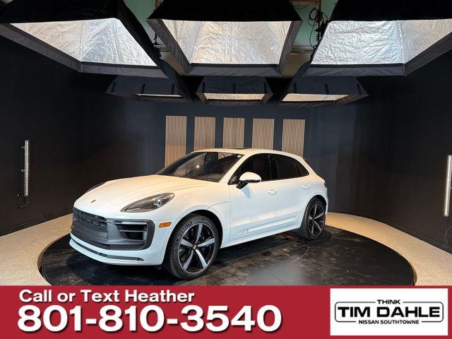 2022 Porsche Macan GTS AWD photo