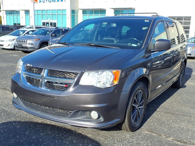 2017 Dodge Grand Caravan SXT FWD photo