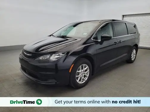 2023 Chrysler Voyager LX FWD photo