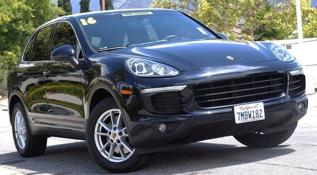 2016 Porsche Cayenne  AWD photo