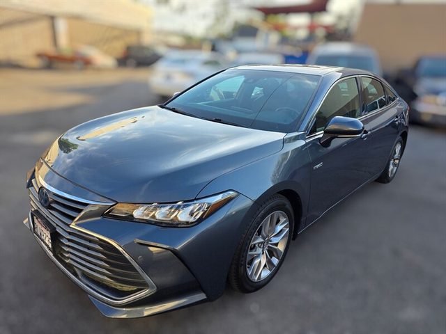 2019 Toyota Avalon Hybrid XLE FWD photo