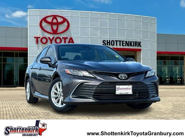 2021 Toyota Camry LE FWD photo