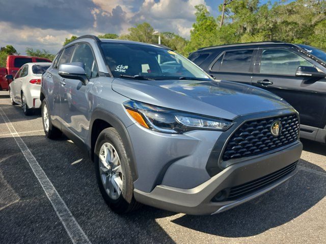 2023 Toyota Corolla Cross LE FWD photo