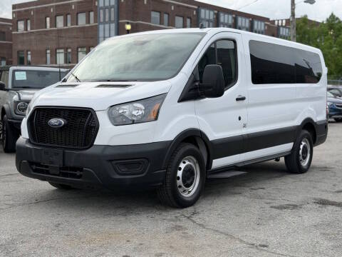 2022 Ford Transit Passenger Wagon XL RWD photo