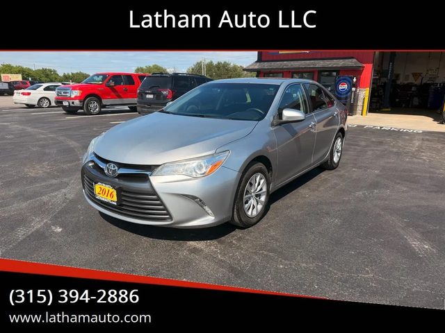 2016 Toyota Camry LE FWD photo