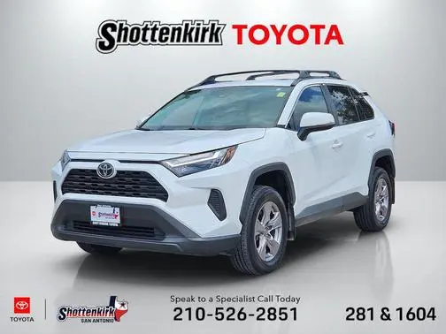 2022 Toyota RAV4 XLE FWD photo