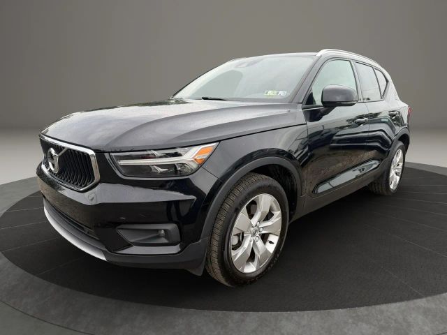 2021 Volvo XC40 Momentum FWD photo