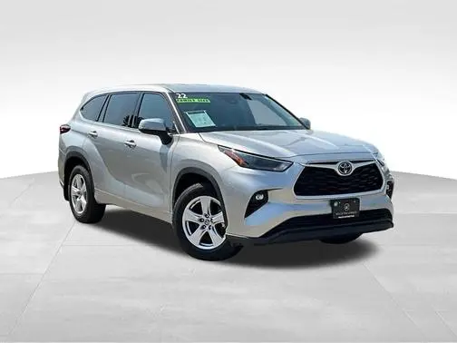 2022 Toyota Highlander LE AWD photo