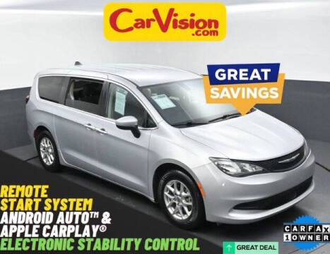 2022 Chrysler Voyager LX FWD photo