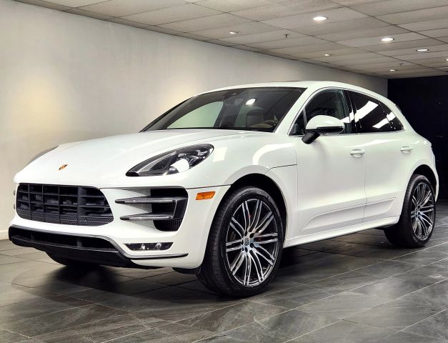 2017 Porsche Macan Turbo AWD photo