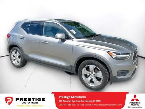2022 Volvo XC40 Momentum FWD photo