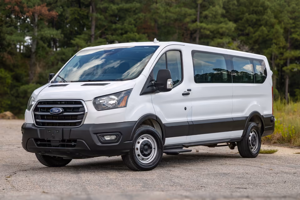 2020 Ford Transit Passenger Wagon XL RWD photo
