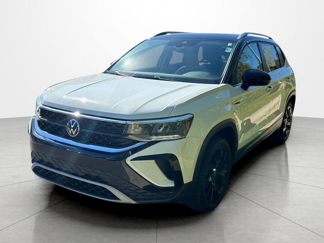 2023 Volkswagen Taos SE FWD photo