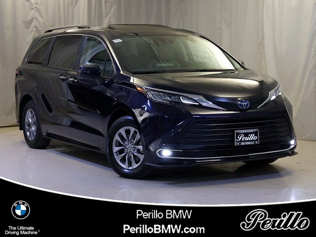 2022 Toyota Sienna XLE FWD photo