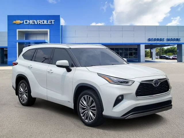 2022 Toyota Highlander Hybrid Platinum AWD photo
