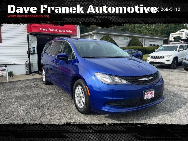 2021 Chrysler Voyager LX FWD photo