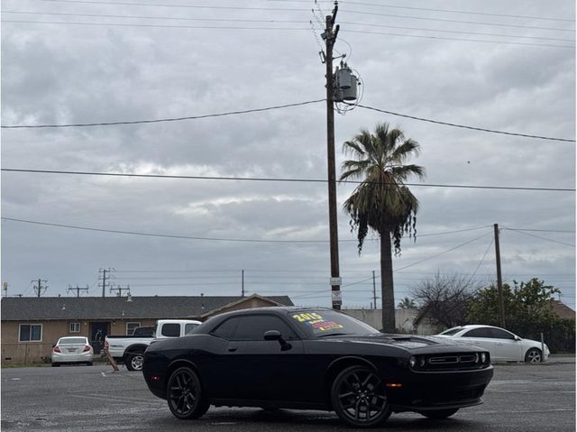 2015 Dodge Challenger SXT RWD photo