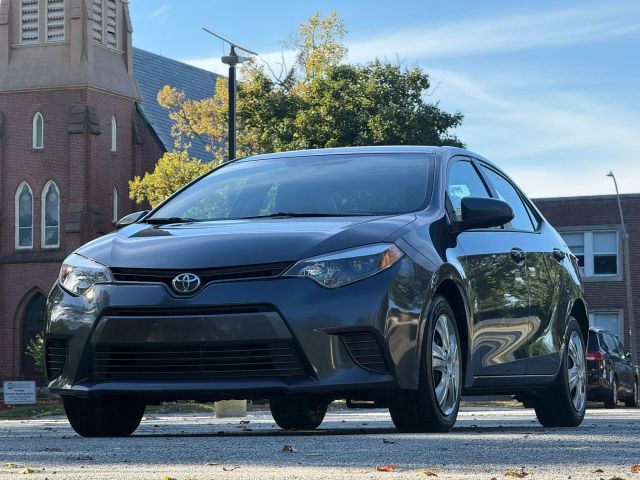 2016 Toyota Corolla LE FWD photo