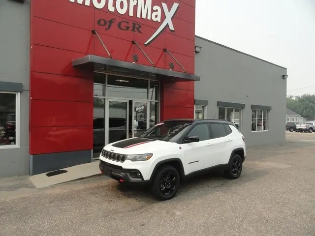 2023 Jeep Compass Trailhawk 4WD photo
