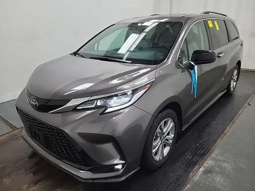 2022 Toyota Sienna LE AWD photo
