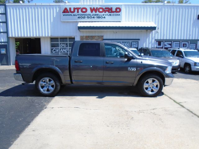 2018 Ram 1500 SLT 4WD photo