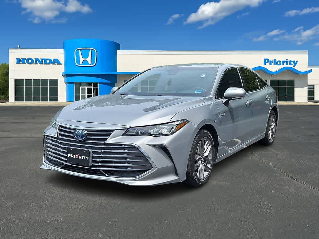 2019 Toyota Avalon Hybrid XLE FWD photo