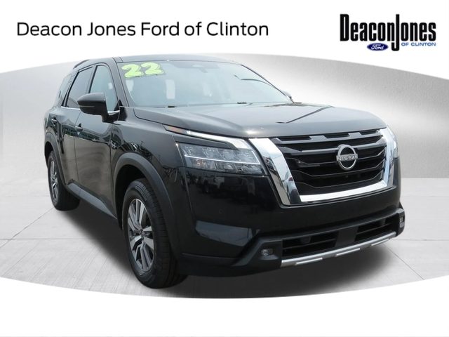 2022 Nissan Pathfinder SL 4WD photo