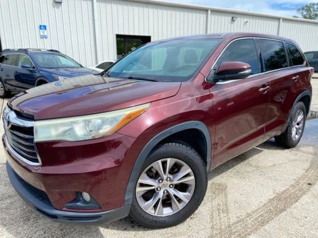 2015 Toyota Highlander LE Plus FWD photo