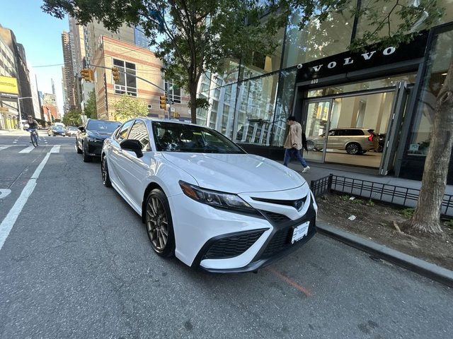 2023 Toyota Camry Hybrid SE FWD photo