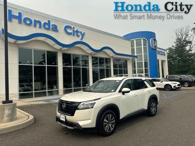 2023 Nissan Pathfinder SL 4WD photo