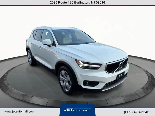 2022 Volvo XC40 Momentum AWD photo