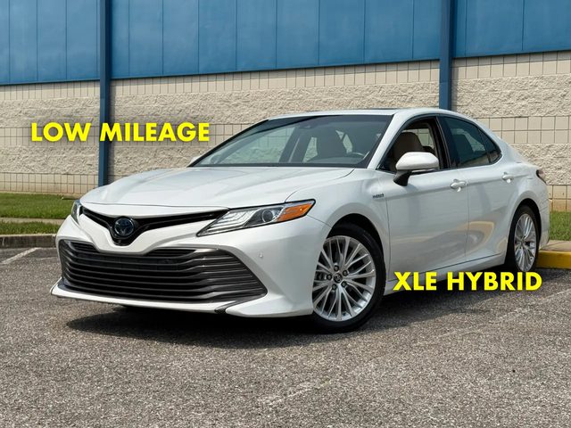 2018 Toyota Camry Hybrid XLE FWD photo
