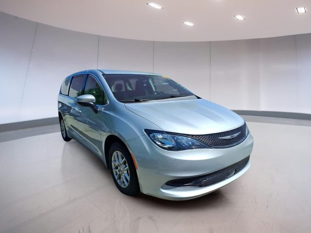 2023 Chrysler Voyager LX FWD photo