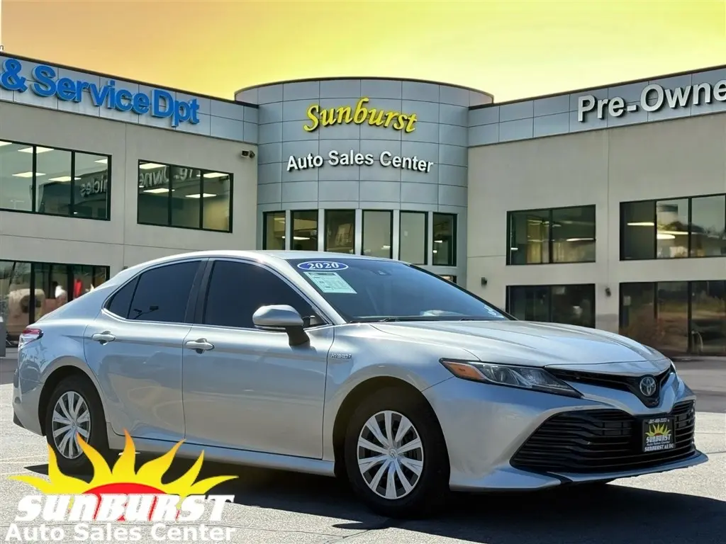 2020 Toyota Camry Hybrid LE FWD photo