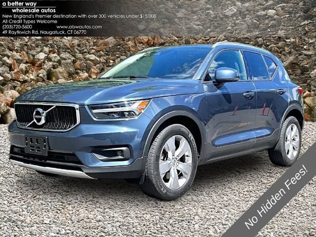 2021 Volvo XC40 Momentum FWD photo