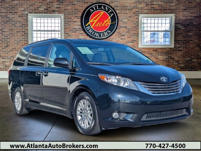 2017 Toyota Sienna XLE FWD photo