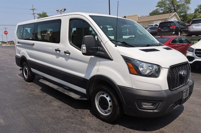 2021 Ford Transit Passenger Wagon XL RWD photo