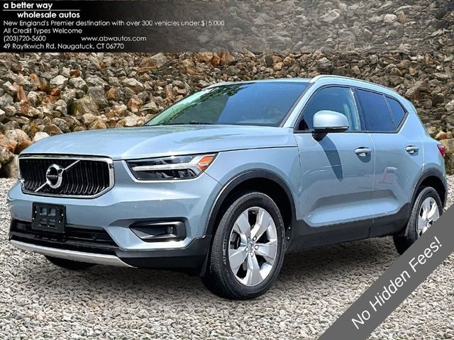 2021 Volvo XC40 Momentum FWD photo