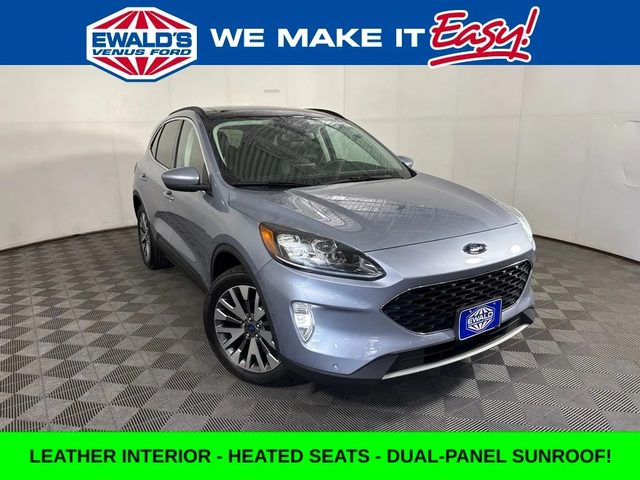 2022 Ford Escape Titanium Hybrid AWD photo