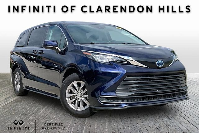2022 Toyota Sienna LE FWD photo