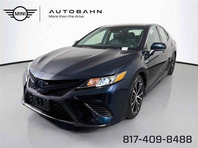 2019 Toyota Camry Hybrid SE FWD photo