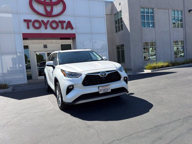 2021 Toyota Highlander Hybrid Platinum AWD photo