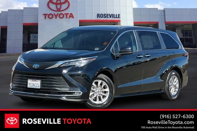 2023 Toyota Sienna XLE AWD photo