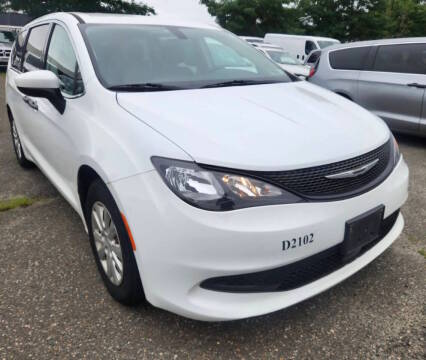 2021 Chrysler Voyager L FWD photo